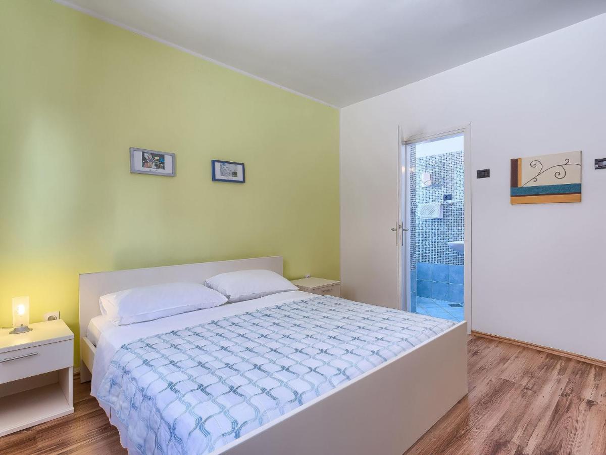 Apartment Nika-12 Umag Buitenkant foto