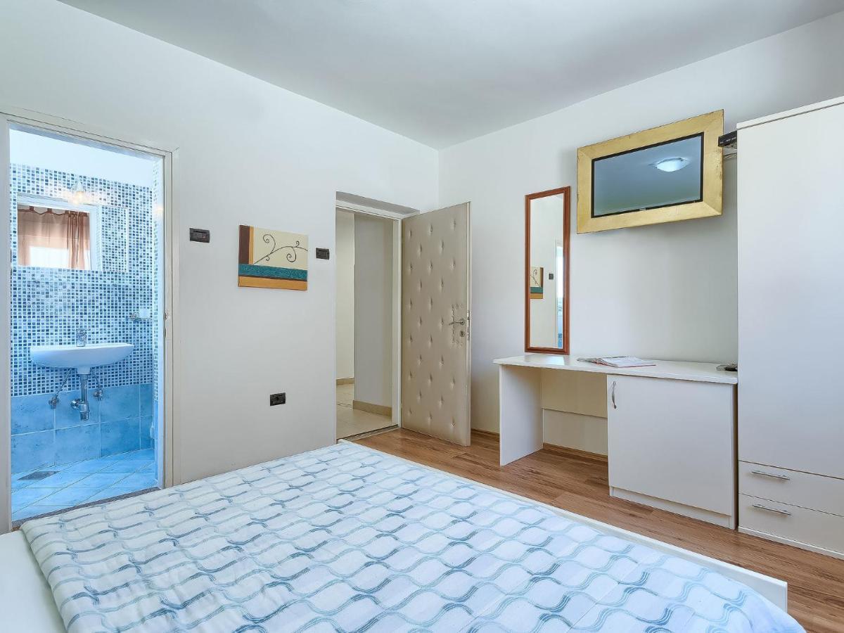 Apartment Nika-12 Umag Buitenkant foto